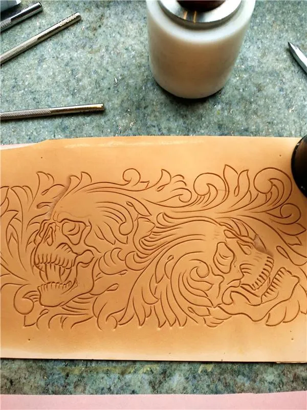 Handmade Leather billfold Tooled Skull Biker Wallet Mens Wallet With Chain Wallet Biker Wallet for Men