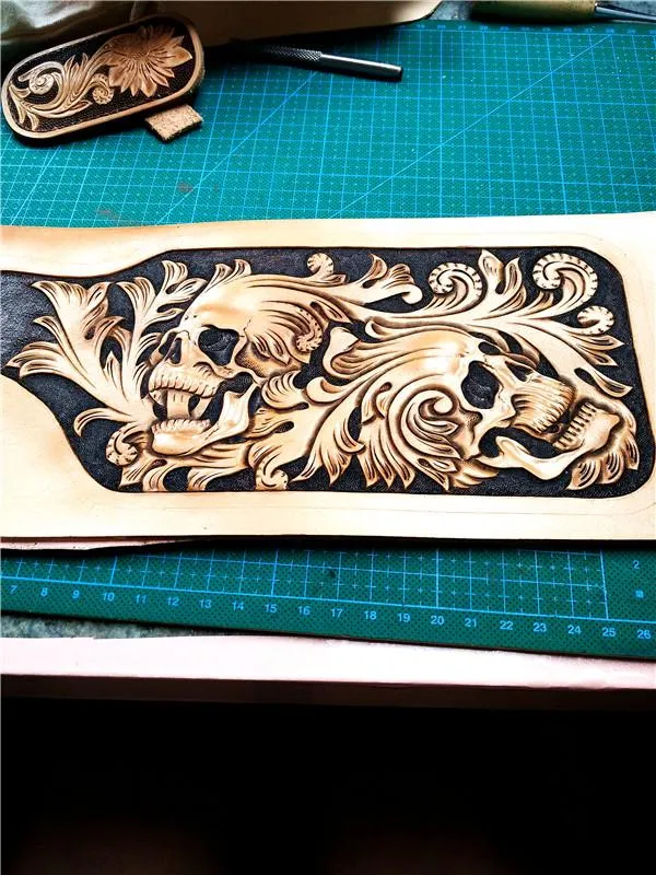 Handmade Leather billfold Tooled Skull Biker Wallet Mens Wallet With Chain Wallet Biker Wallet for Men