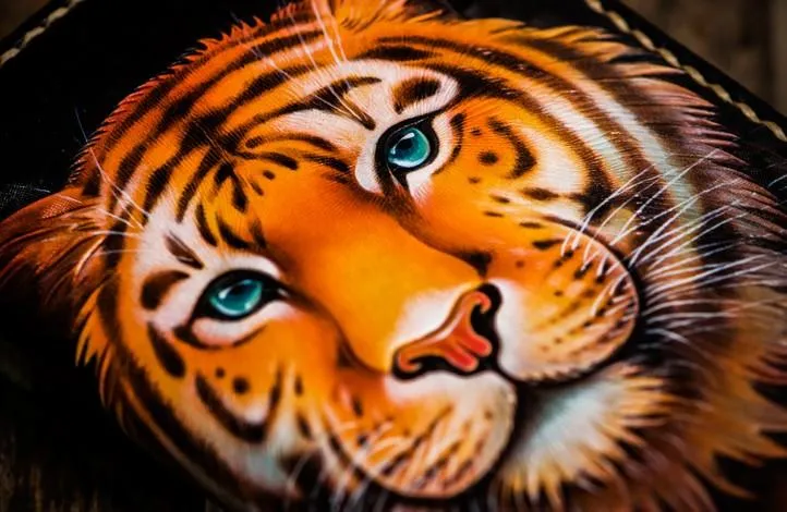 Handmade Leather Men Tooled Tiger Cool Leather Clutch Wallets Long Wallets for Men