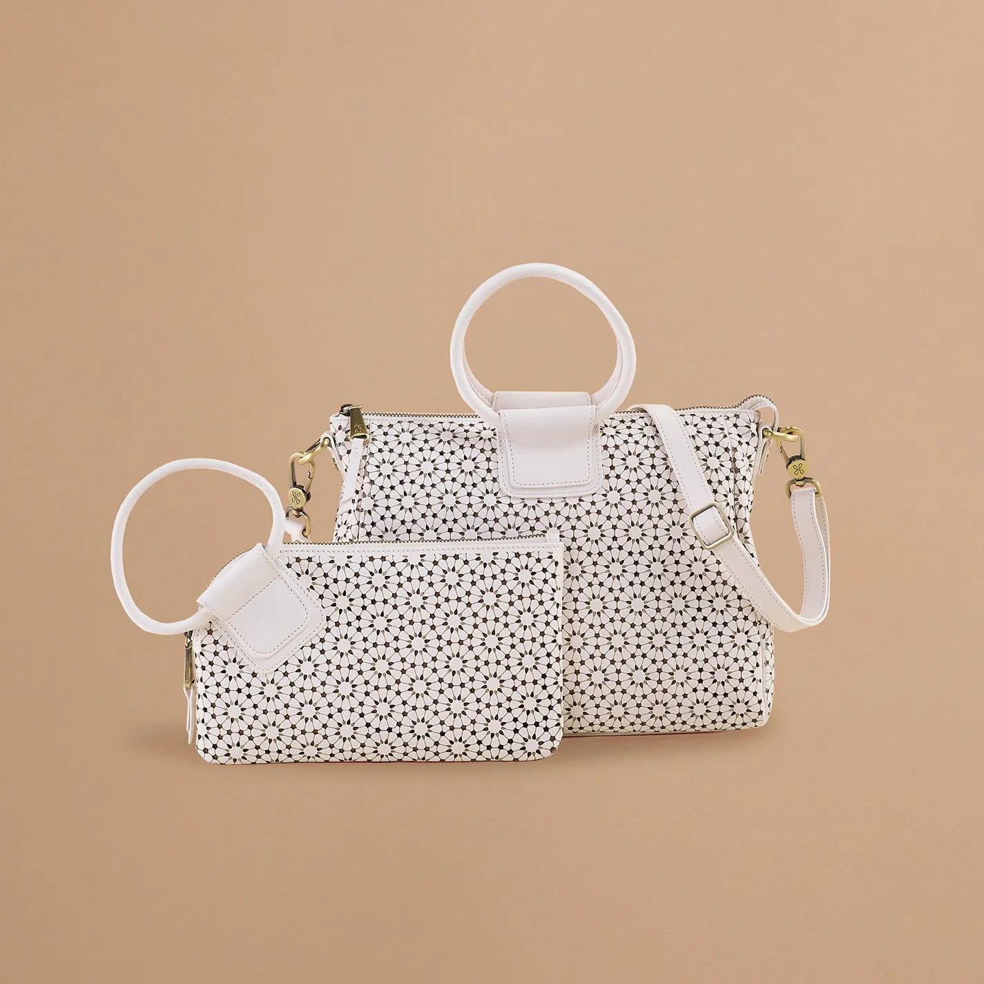 Sable Wristlet In Perforated Leather - Ecru Daisy Perf