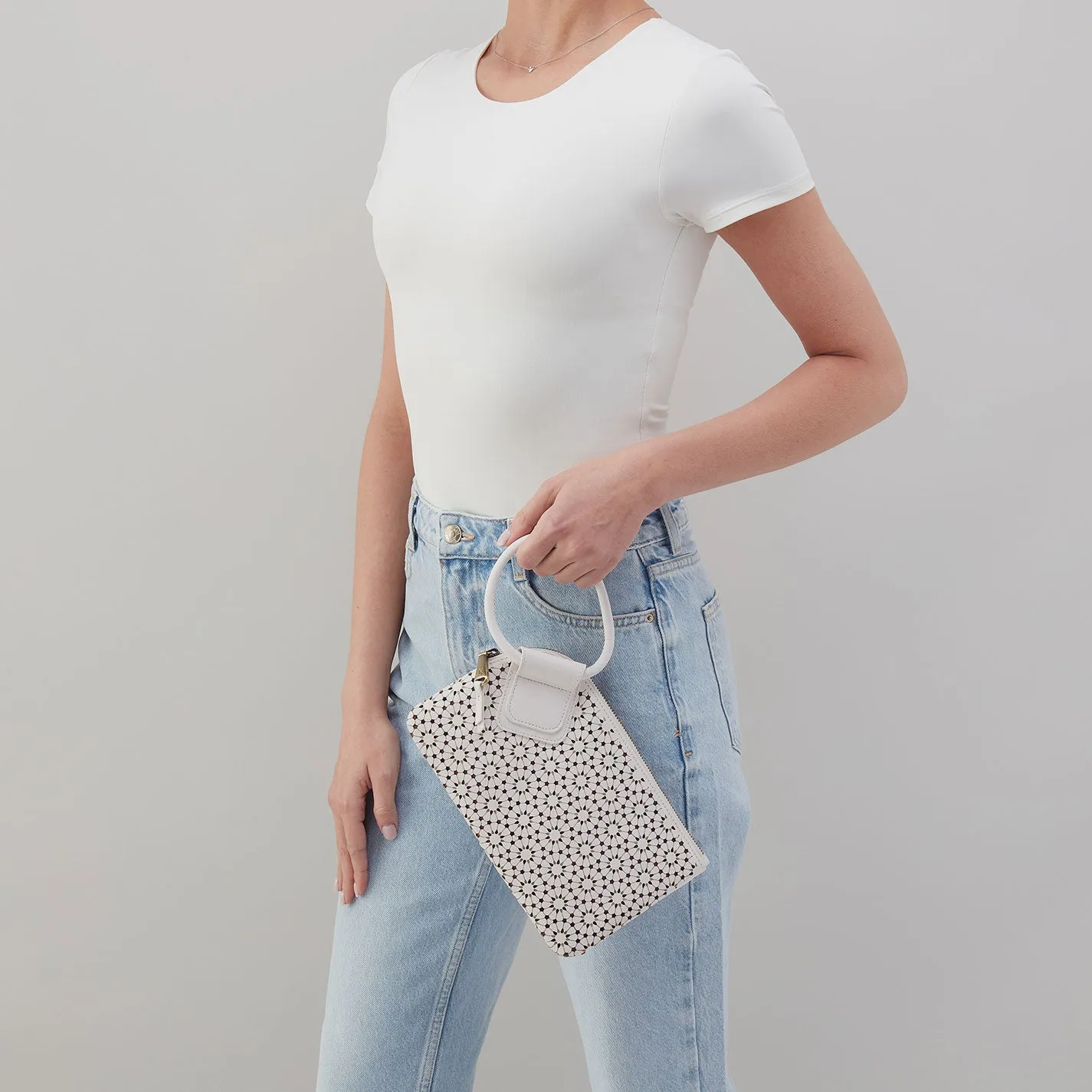 Sable Wristlet In Perforated Leather - Ecru Daisy Perf