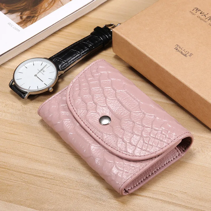 Stylish Womens Black Crocodile Pattern Leather Billfold Wallet Small Wallet with Coin Pocket Slim Wallet for Ladies