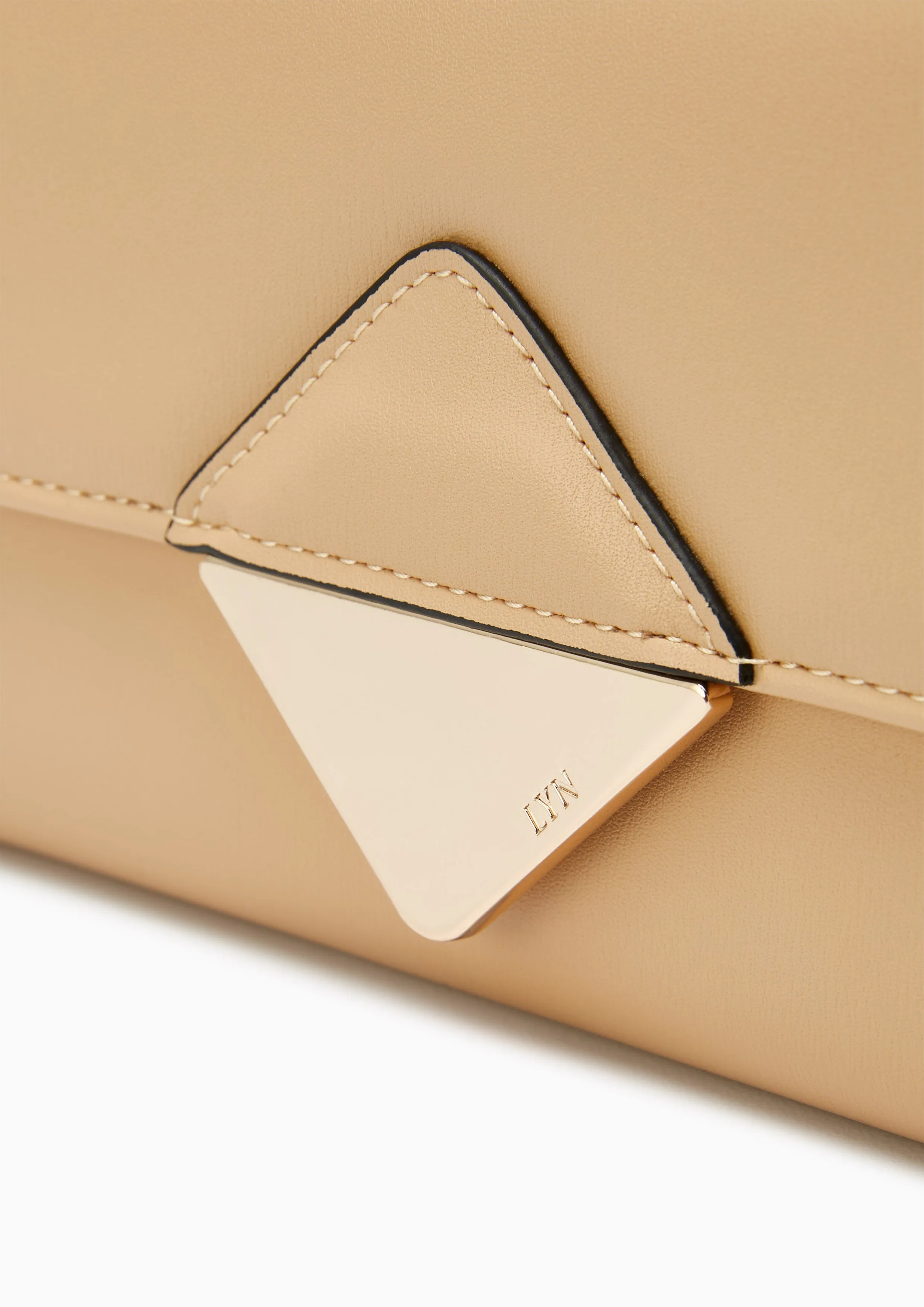 Trangle Wallet On Chain  Beige