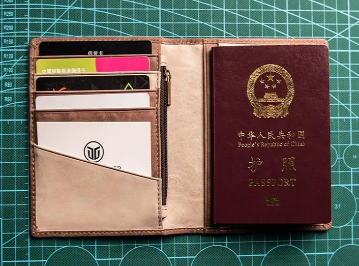 Vintage Leather Men Small Slim Travel Wallet billfold Passport Wallet for Men